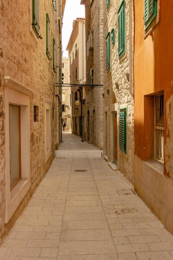 الشقق الفندقية شيبينيكفي  St. Clara Old Town المظهر الخارجي الصورة